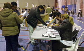 Electores en Valencia se dieron cita en sus recintos desde las 05:00 horas