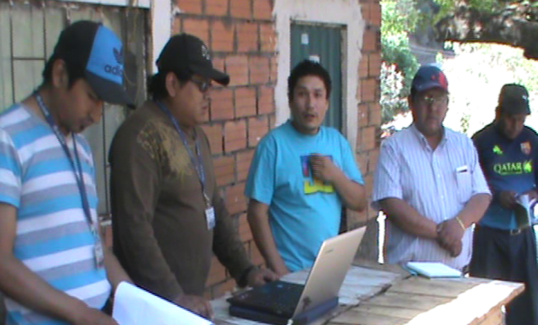 5. De izquierda a derecha, Amilcar Ondarza Gutierrez, Vladimir Poma Yampasi de la Dirección departamental de la AJAM.