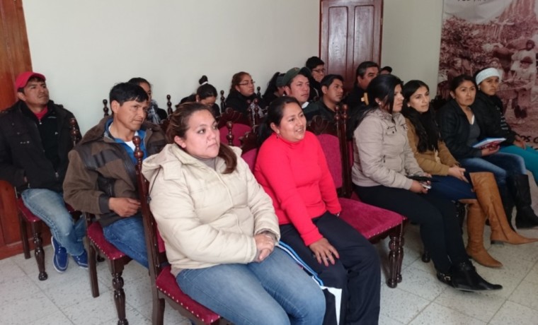 Durante la capacitación con las servidoras y servidores públicos del gobierno municipal de Uriondo.