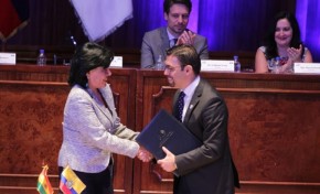 TSE Bolivia firma convenio con el Consejo Nacional Electoral de Ecuador