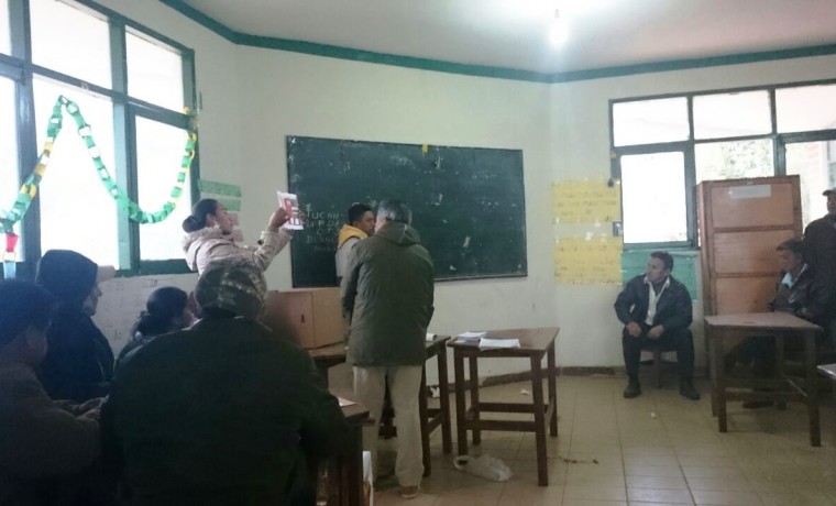 5. El conteo de votos en Charagua Estación.