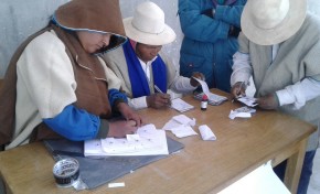 Uru Chipaya cierra la jornada electoral con festejos