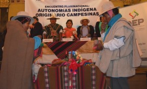 Se realiza el Primer Encuentro Plurinacional sobre Autonomías Indígenas