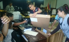 Cochabamba: entregan kit electoral a notarias y notarios electorales
