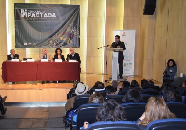Presentan libro "Democracia (im)pactada” en Santa Cruz y Cochabamba
