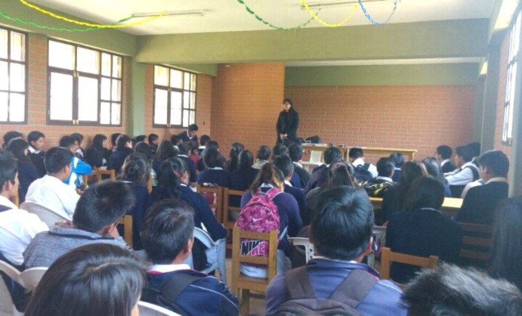 Taller con estudiantes colegio Mariscal Santa Cruz, en Ocurí.
