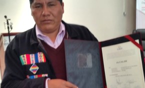 El TED Potosí entrega la credencial al alcalde electo de Chuquihuta, Delfin Chocotea