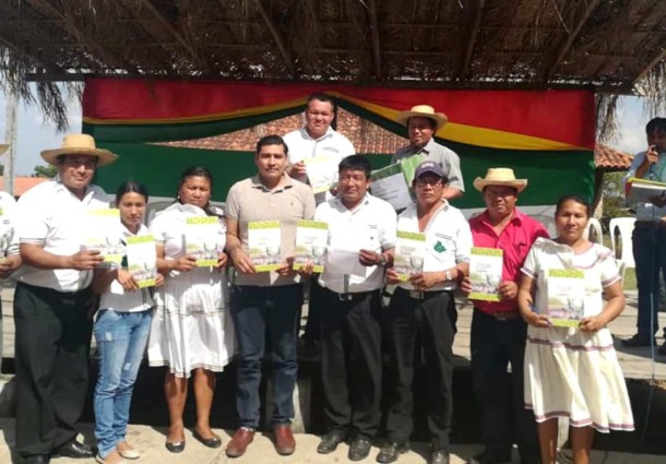 La nación Monkoxi de Lomerío recibió un lote de ejemplares de su proyecto de estatuto autonómico indígena