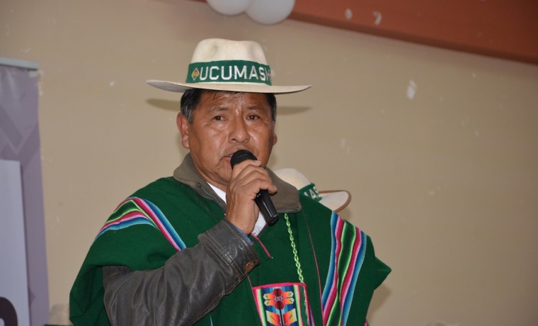 6. El candidato Emilio Aguilar se presenta ante el jacha tantachawi
