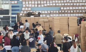 En Santa Cruz arman las 8.621 maletas electorales para las Elecciones Generales