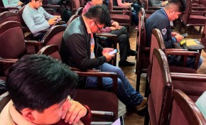 Postulantes a cargos técnicos en el TED Oruro dan examen con una aplicación para teléfonos móviles