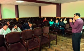 Maestros se capacitan para la conformación de gobiernos estudiantiles en Oruro