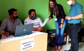 Delegados técnicos de dos organizaciones políticas verifican el Padrón electoral de Pando