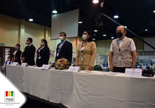 Se inaugura la jornada electoral en los nueve departamentos de Bolivia