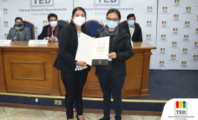 El TED Cochabamba entrega credenciales a Concejal de Sacaba