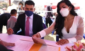 Matrimonio colectivo en La Paz: 30 parejas contraen nupcias gracias a las gestiones del OEP a través del Serecí