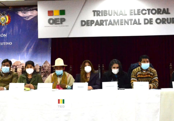 El TSE entrega credenciales a autoridades electas del Gobierno Autónomo de Uru Chipaya
