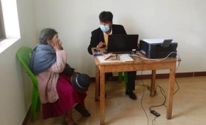Pobladores de Orinoca, Quillacas, Pazña y Poopó reciben servicios registrales de Serecí