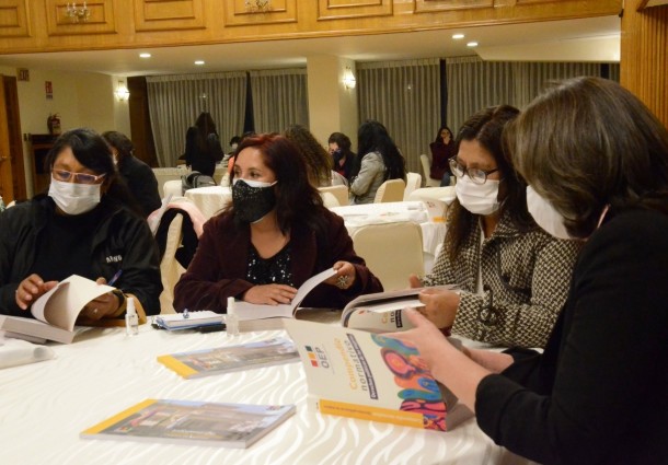 El TSE presenta el compendio normativo “Derechos políticos de las mujeres”