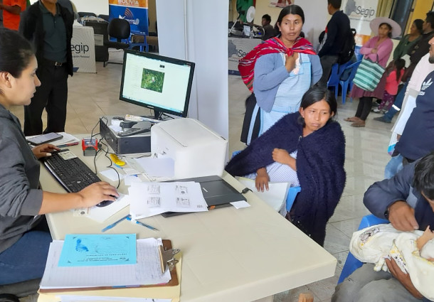 Los habitantes de Irupana y Cajuata se benefician con una campaña certificación y saneamiento por parte del Serecí