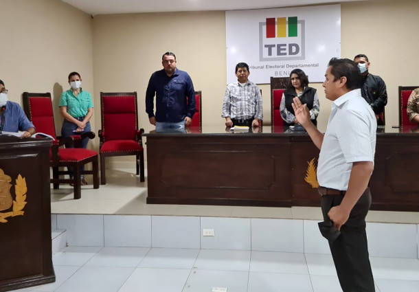 El TSE y Vocal del TED Beni participan en el acto de posesión del nuevo Oficial de Registro Civil del municipio de Santa Ana