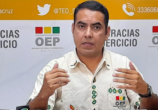 El vocal Francisco Vargas socializa la convocatoria para oficiales de registro civil y la campaña de refuerzo al empadronamiento permanente