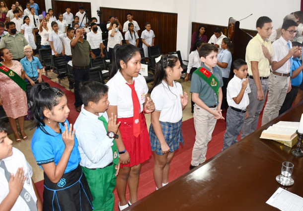 Por el Día de la Niña y el Niño, el TED Beni entrega credenciales a concejalitas y concejalitos del municipio de Trinidad