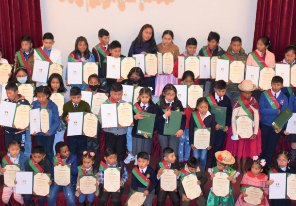 Por el Día del Niño, el TED La Paz entrega 45 credenciales simbólicas a asambleístas departamentales de la niñez