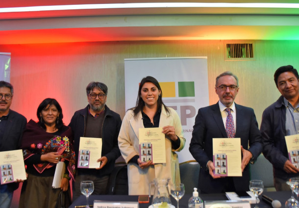 TSE y PNUD presentan la revista Bitácora intercultural en la ciudad de La Paz