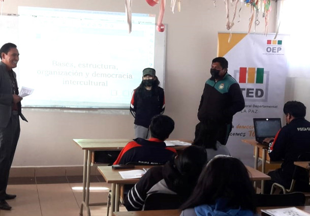 TED La Paz: 324 estudiantes de centros de formación de maestros del área rural refuerzan conocimientos en democracia intercultural