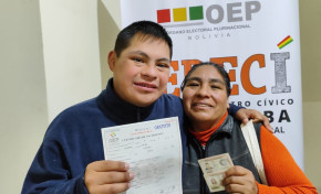 Serecí Cochabamba entrega 150 certificados de nacimiento a personas con discapacidad para que accedan a libretas de servicio militar