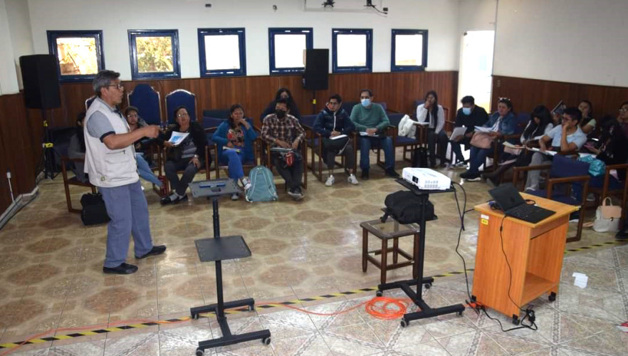 Sifde Cochabamba dicta curso permanente de notarios electorales