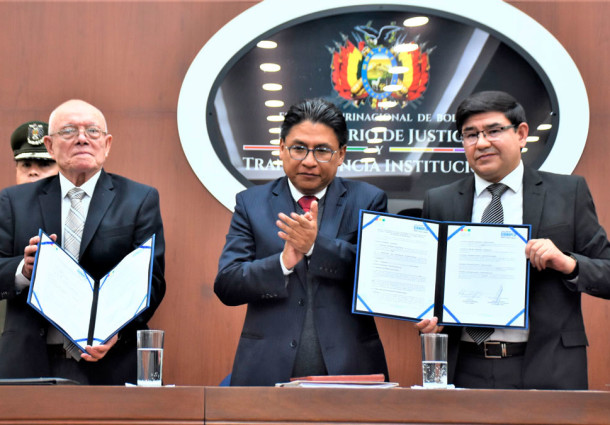 TSE y Dirnoplu suscriben convenio de cooperación interinstitucional para fortalecer la seguridad jurídica en trámites notariales