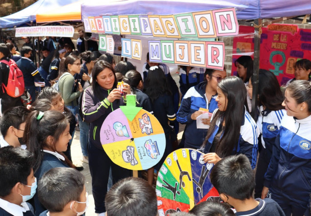 TED Chuquisaca realiza feria educativa por los 41 años de la democracia ininterrumpida