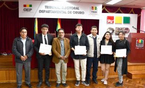 Estudiantes de la UTO y la UPDS son reconocidos por sus videos de Tik Tok de la democracia intercultural