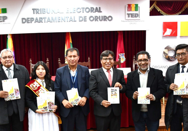 El TED Oruro entrega la Guía de conformación de gobiernos estudiantiles