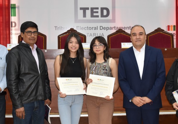 TSE en Tarija premia a participantes ganadores del Primer Concurso de Historieta, Cómics y Viñetas