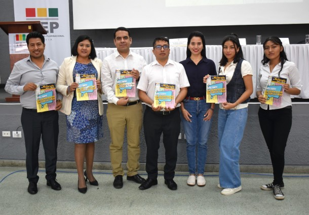 TSE premia a jóvenes cruceños por historieta sobre las Elecciones Estudiantiles