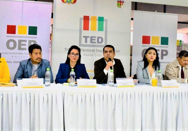 TSE socializa con periodistas de Santa Cruz detalles del ciclo electoral 2024-2025 y la Declaración por la Democracia