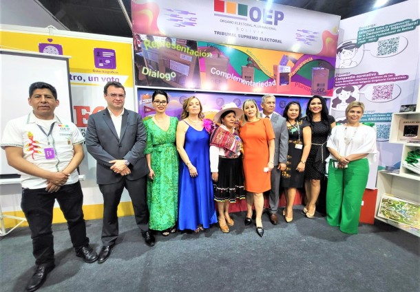 El OEP recibe a los visitantes en el stand instalado en la Fexpocruz 2024