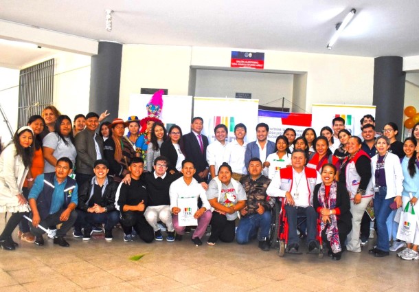 TED Santa Cruz y la UAGRM organizaron la feria de la democracia intercultural