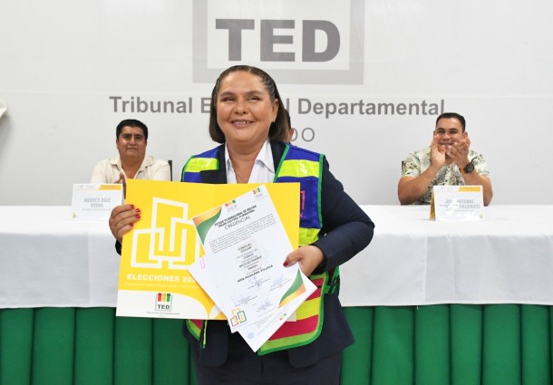 TED Pando entrega credencial a concejal titular del municipio de Cobija