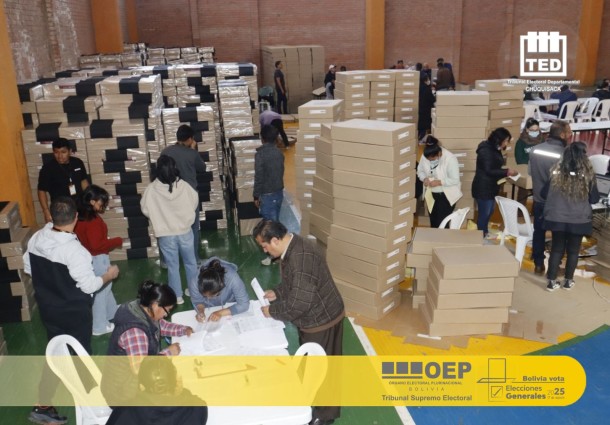 TED Chuquisaca concluye el armado de maletas electorales