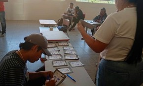 Santa Cruz: cierran mesas de sufragio y realizan escrutinio y conteo de votos tras ocho horas de votación
