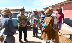Vocales del TSE destacan la vigencia de la democracia comunitaria en la nación Uru Chipaya
