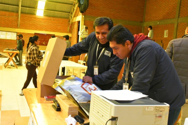 maletas electorales Oruro