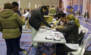 Electores en Valencia se dieron cita en sus recintos desde las 05:00 horas