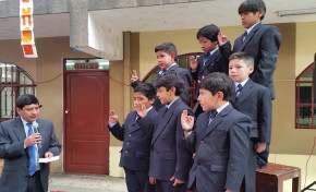 Presidente del TED Potosí posesiona a gobierno estudiantil de la unidad educativa Luis Felipe Manzano