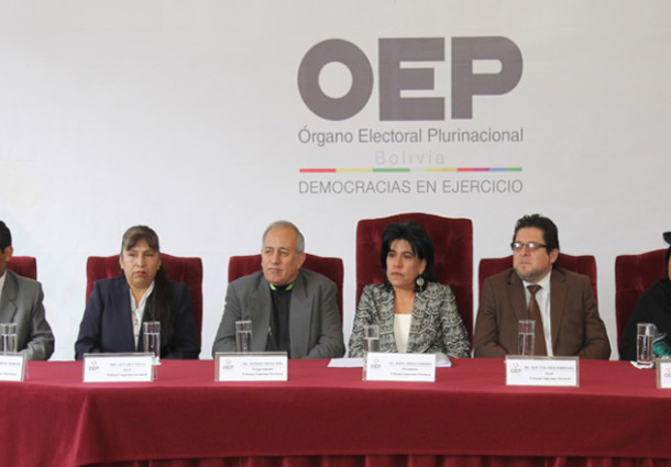 TSE se reúne con la Asamblea Legislativa Plurinacional para coordinar temas relativos al Referendo Aprobatorio de Estatutos Autonómicos y Cartas Orgánicas 2016