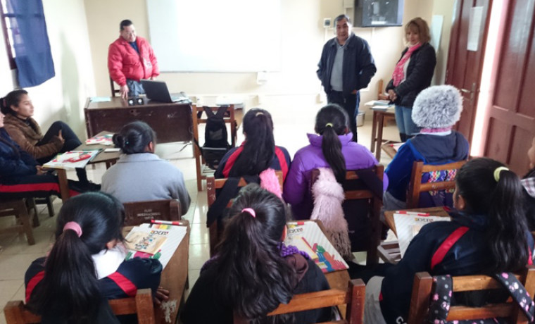 Vicepresidenta del TED Tarija, Shara Medina junto al vocal Nolberto Gallardo en Carachimayo.